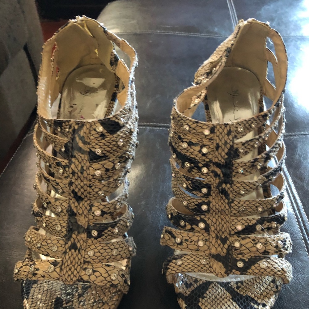 Marichi Mani sandals